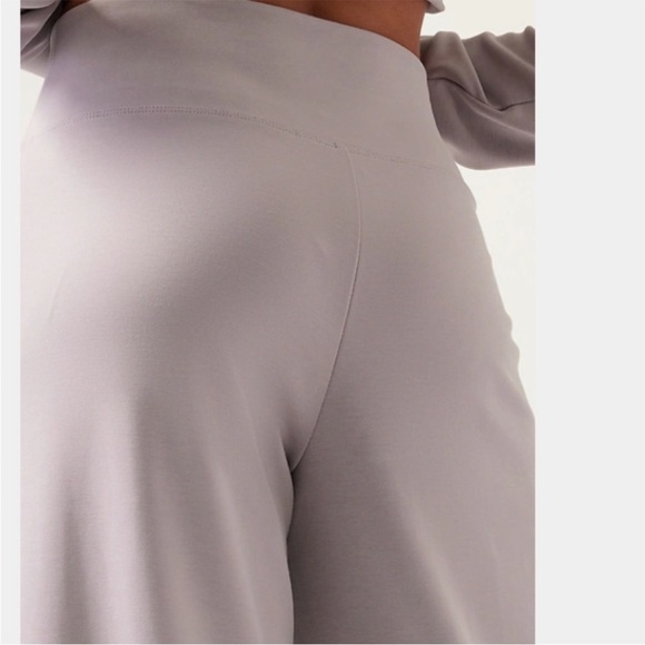 Athleta Seasoft Wide Leg Cropped Pants Size Large - Picture 5 of 16